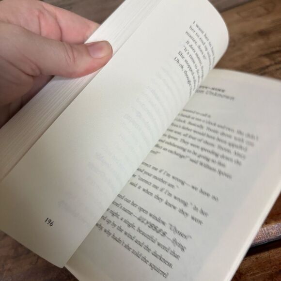 Flora & Ulysses by Kate DiCamillo Paperback Book pre-read see pix for wear - Picture 6 of 8